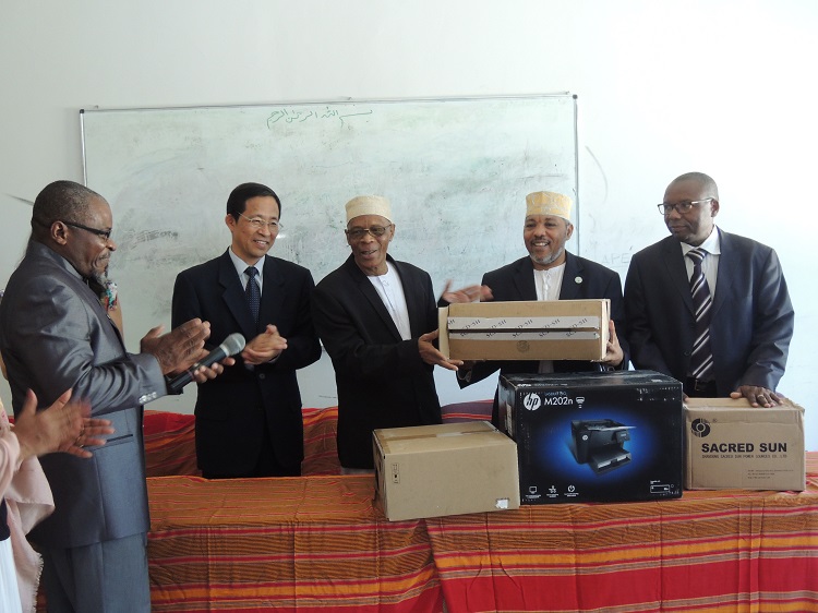image Coopération Chine / Comores L’Université reçoit de l’ambassade de Chine un lot de matériel informatique